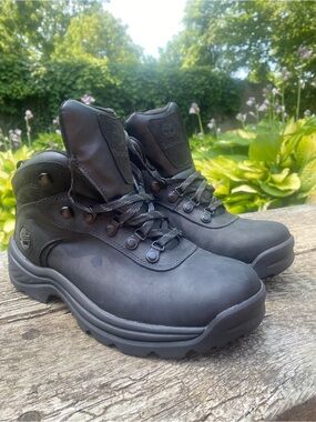 Timberland Men's Black shoe (size 7 fits big)